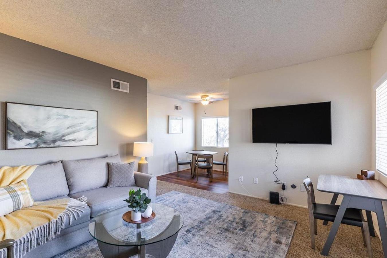 Apartment Landing Modern With Amazing Amenities *